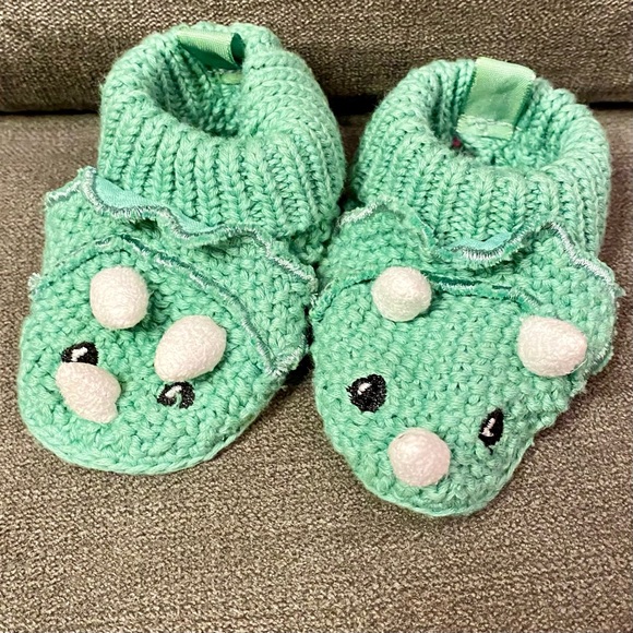 Baby Newborn Green Dinosaur triceratops Socks Slippers - Picture 1 of 5